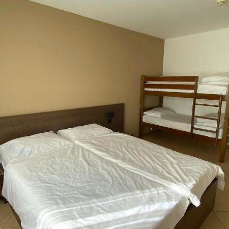 Motel Des Fleurs Servion Luaran gambar