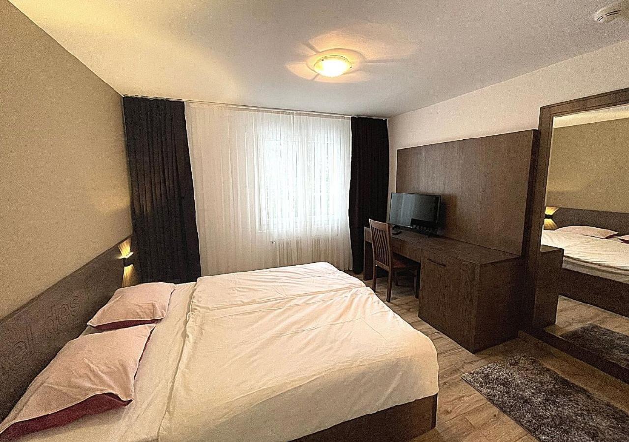 Motel Des Fleurs Servion Luaran gambar