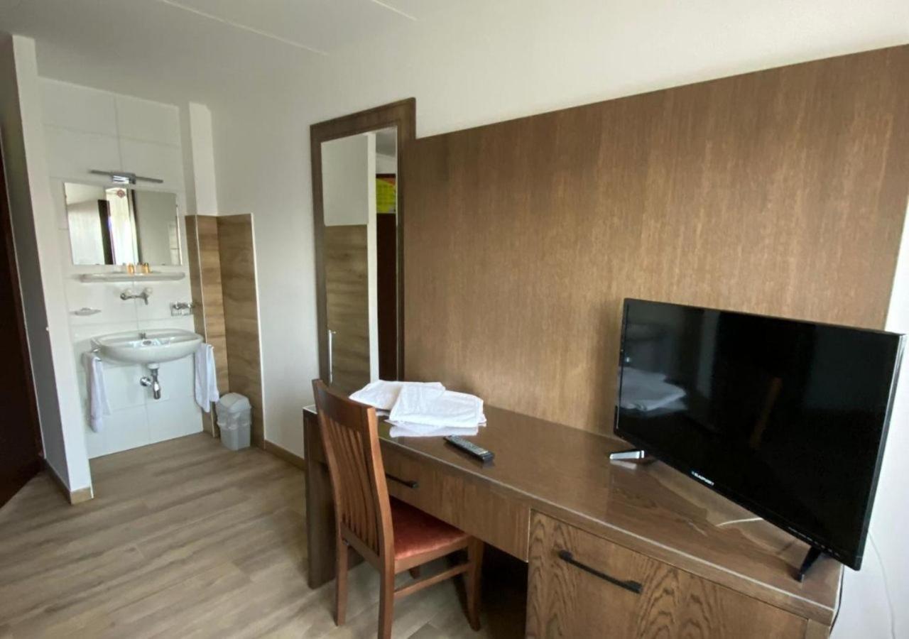 Motel Des Fleurs Servion Luaran gambar
