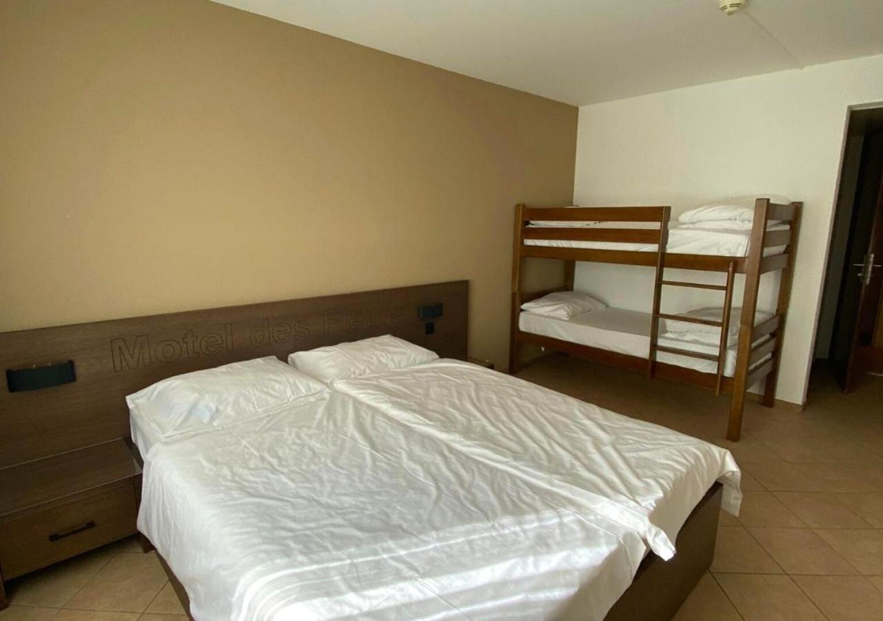 Motel Des Fleurs Servion Luaran gambar